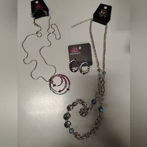 Elegant Gold and Black Pendant Necklace